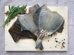 Лещ холодного копчения: Камбала камчатская вяленая без икры