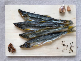 Лещ холодного копчения: Корюшка вяленая без икры