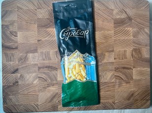 Сырный продукт ФЕРМЕРСКИЙ охота копченая: Сыр 60 гр ГОРНЫЙ СЫРОВАР (Бочонок копчёный)